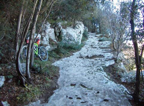 Tra Bric, Ciappi e Colle - Finale Ligure (SV) immagini\calendario\20200306_16.jpg